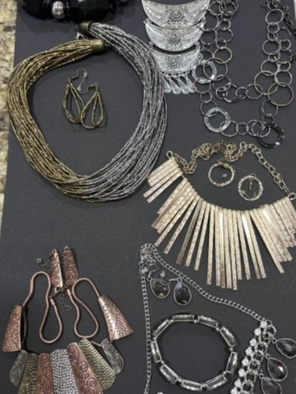 Paparazzi 7 piece jewerly lot (Bundle #1)